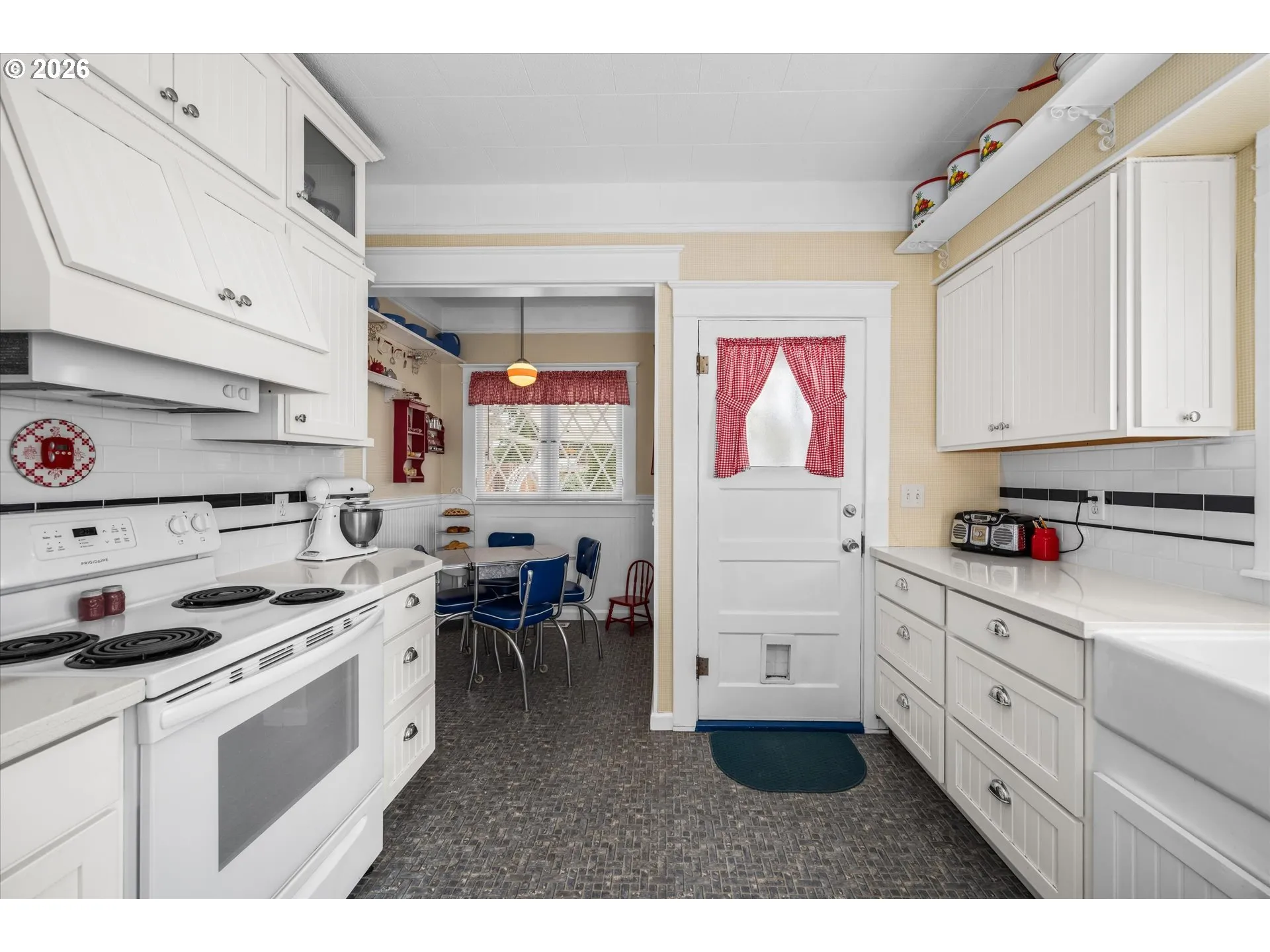 Kitchen/Nook-Eating Area