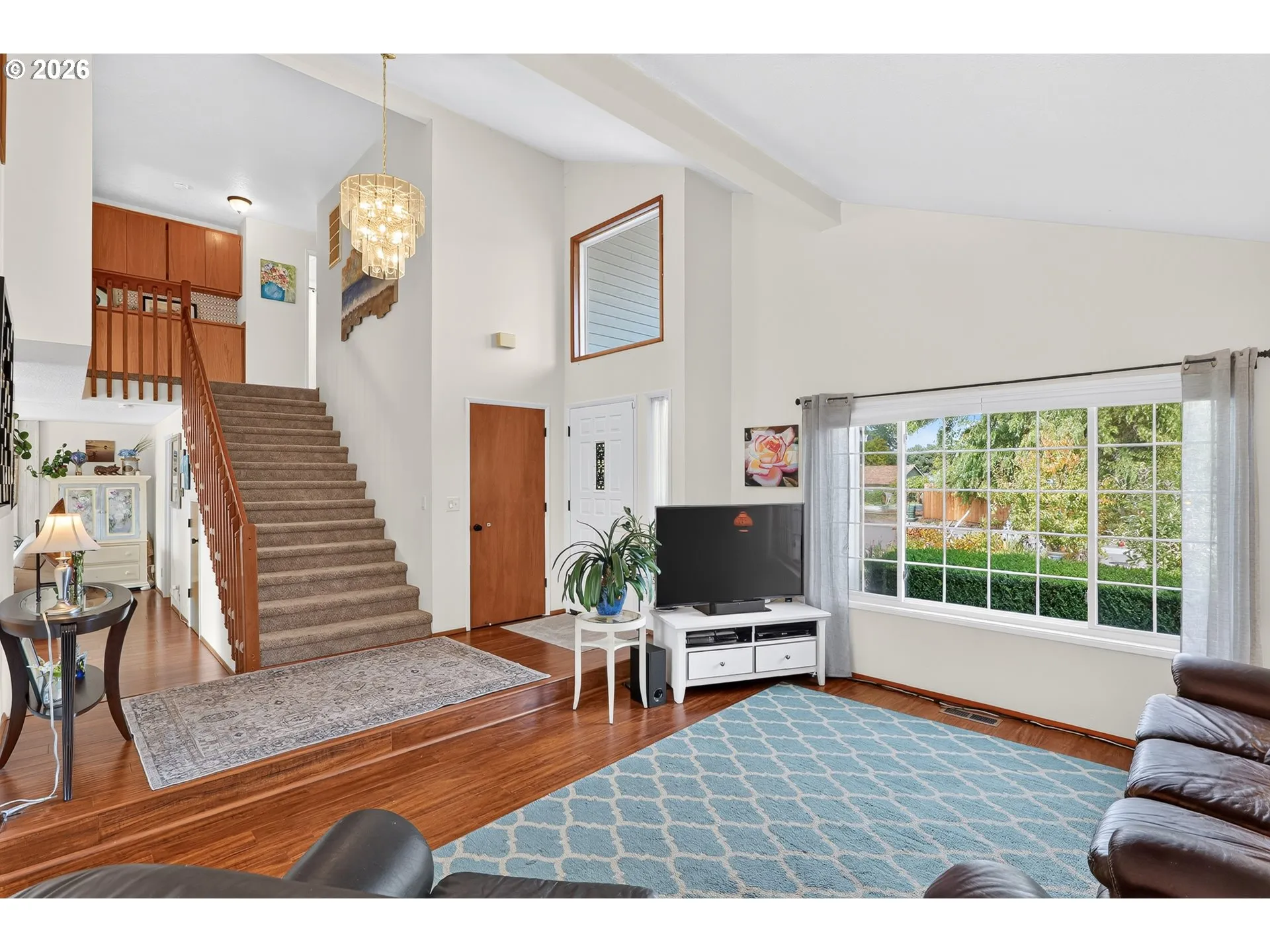 Living Room-Vaulted Ceilings