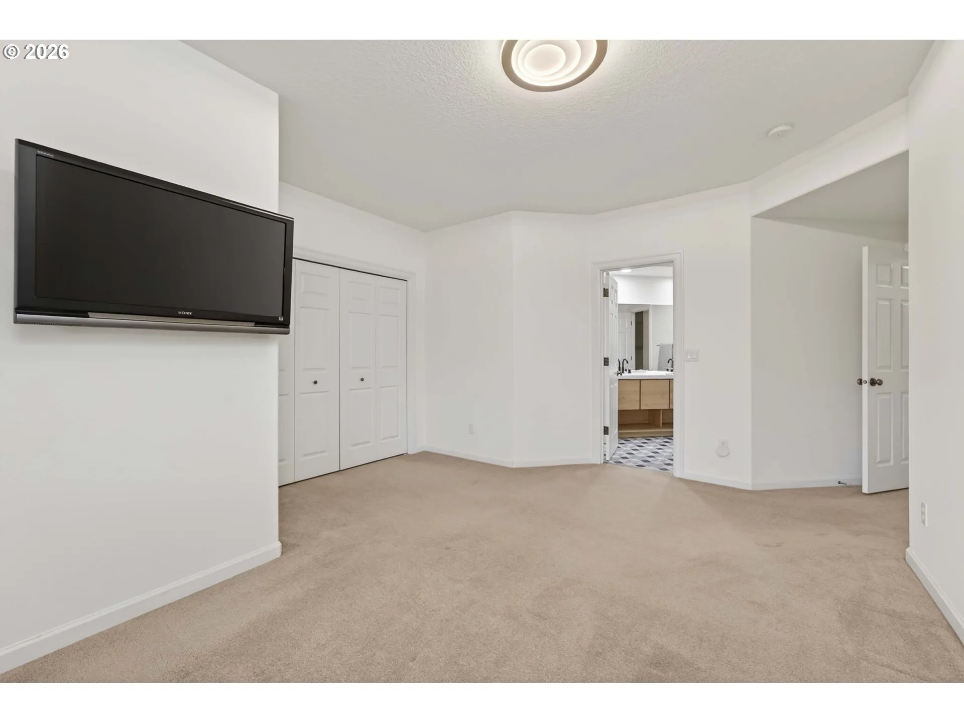 Bedroom-Full Bathroom