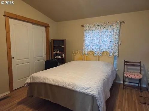 Bedroom, Primary