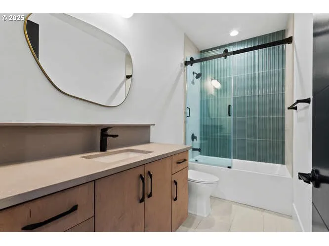 Bedroom-Full Bathroom