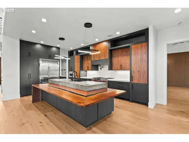 Kitchen-Eating Area