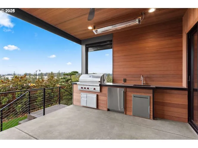 Kitchen/Outside