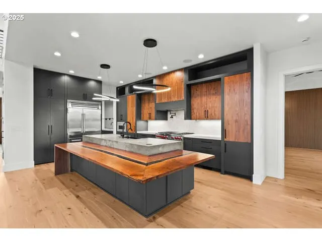 Kitchen-Eating Area