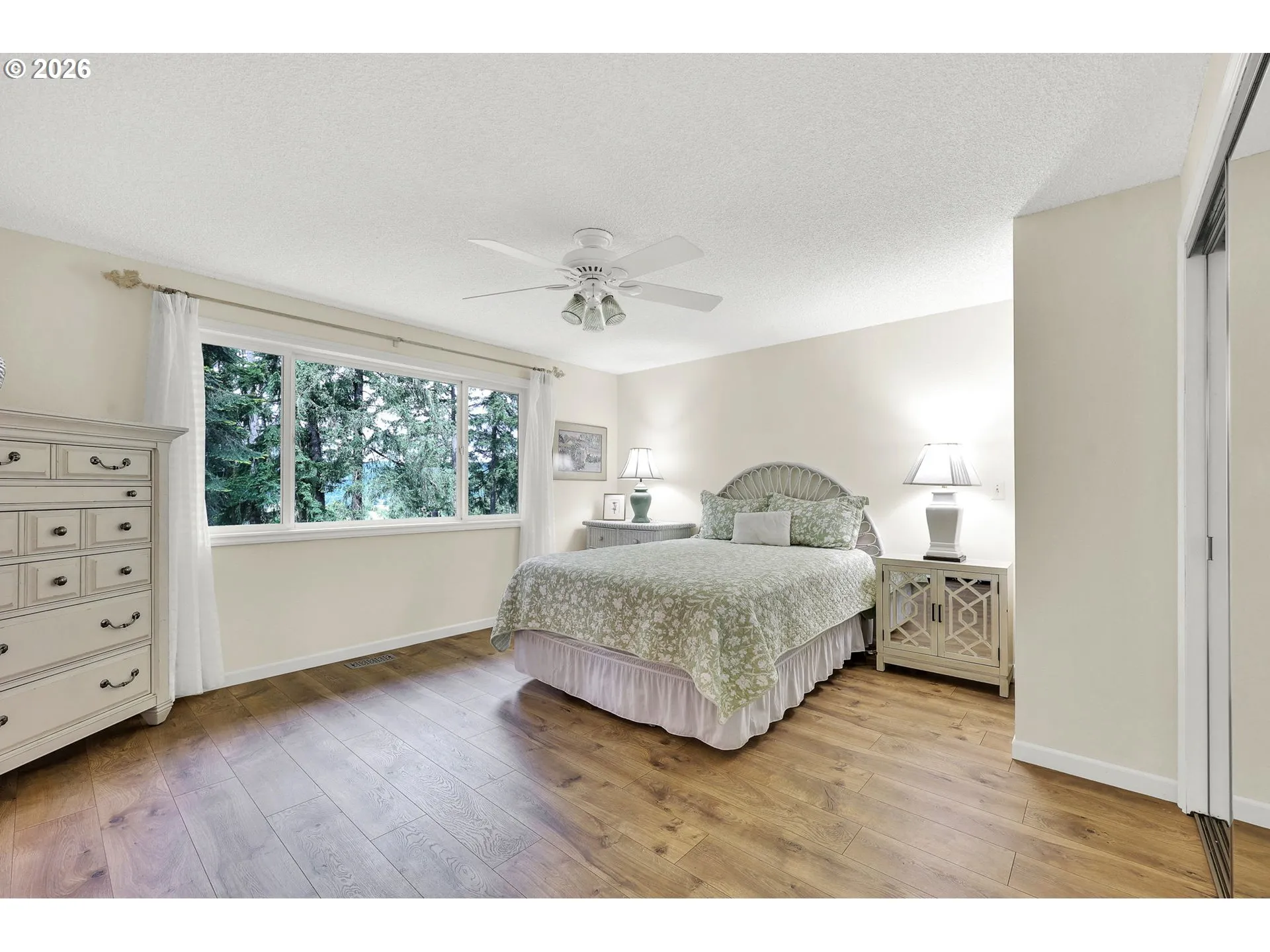 Bedroom, Primary