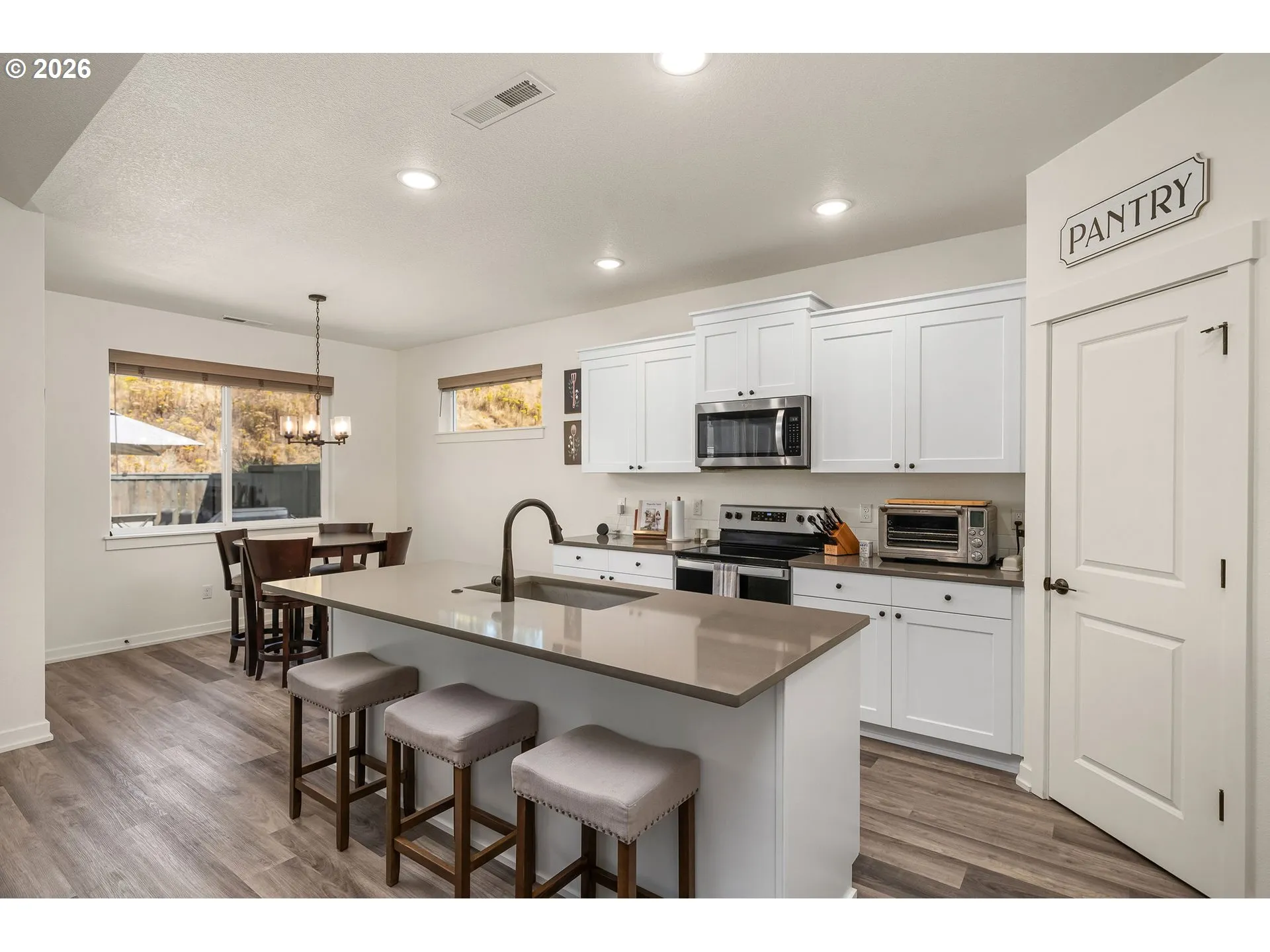 Kitchen/Dining Room-Island