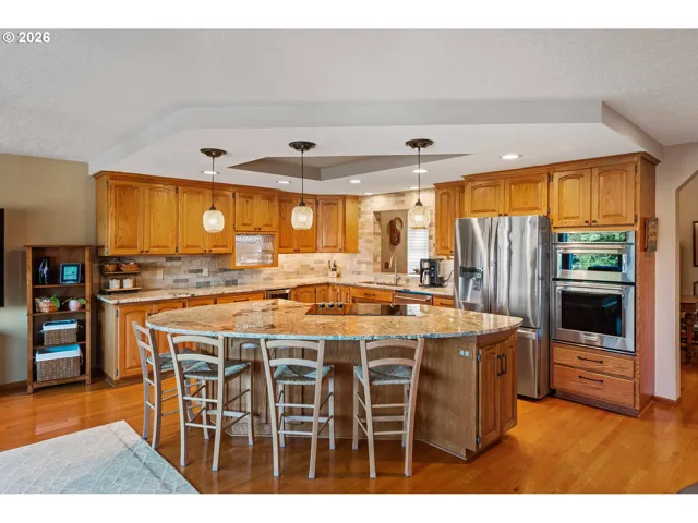 Kitchen-Breakfast Bar