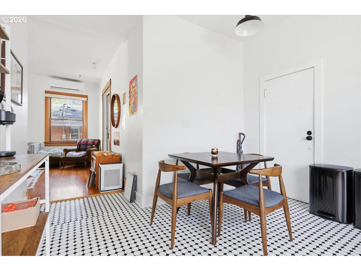 Kitchen/Nook-Eating Area