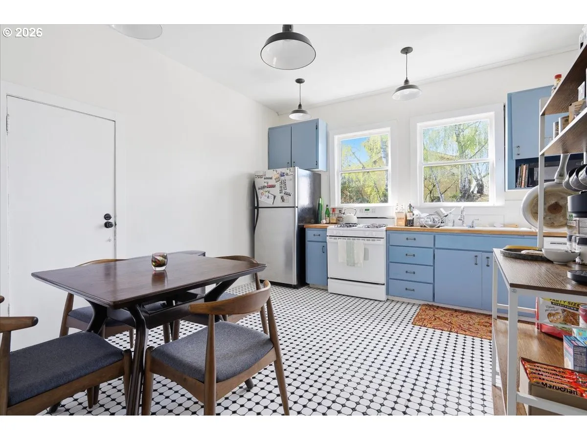 Kitchen/Nook-Eating Area