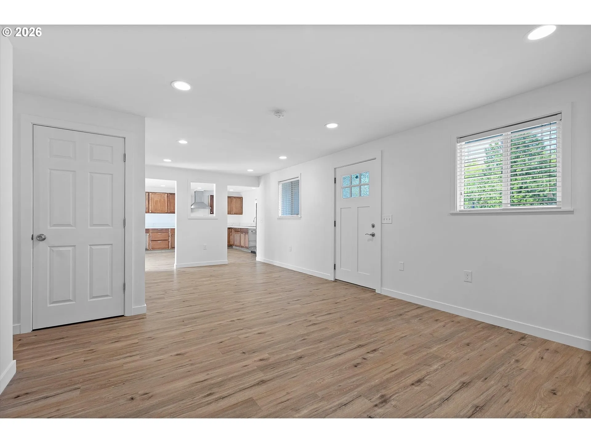 Living Room/Entrance