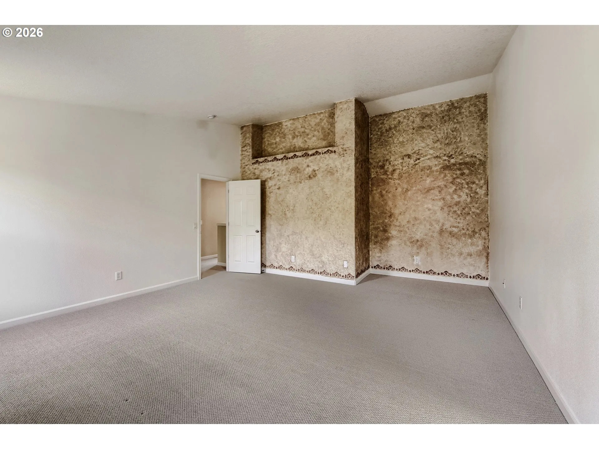 Bedroom, Primary-Vaulted Ceilings