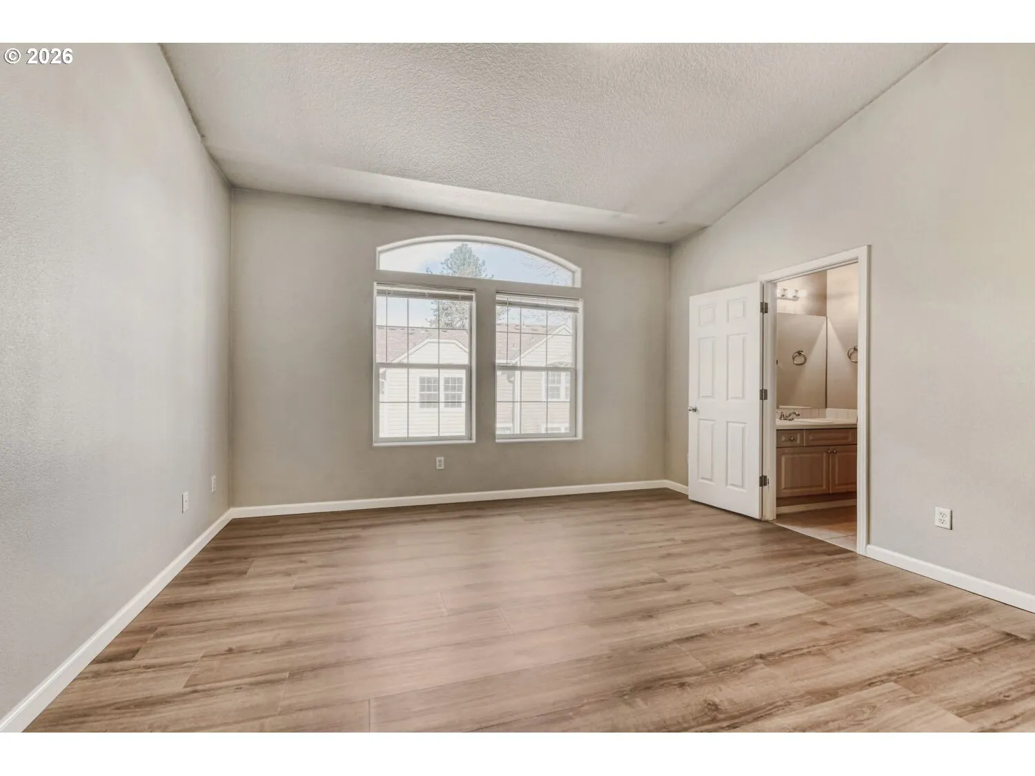 Bedroom, Primary-Vaulted Ceilings
