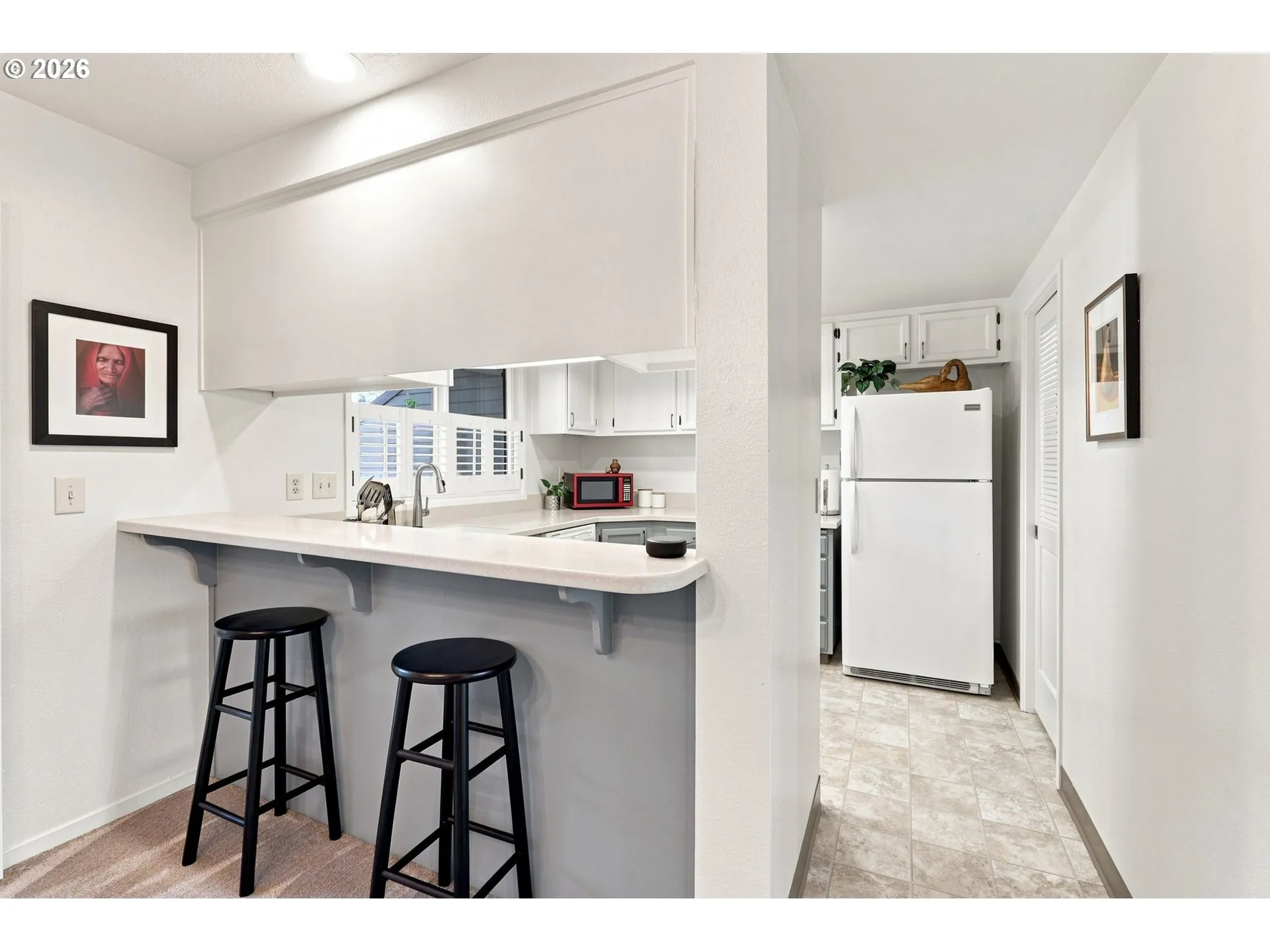 Kitchen-Breakfast Bar