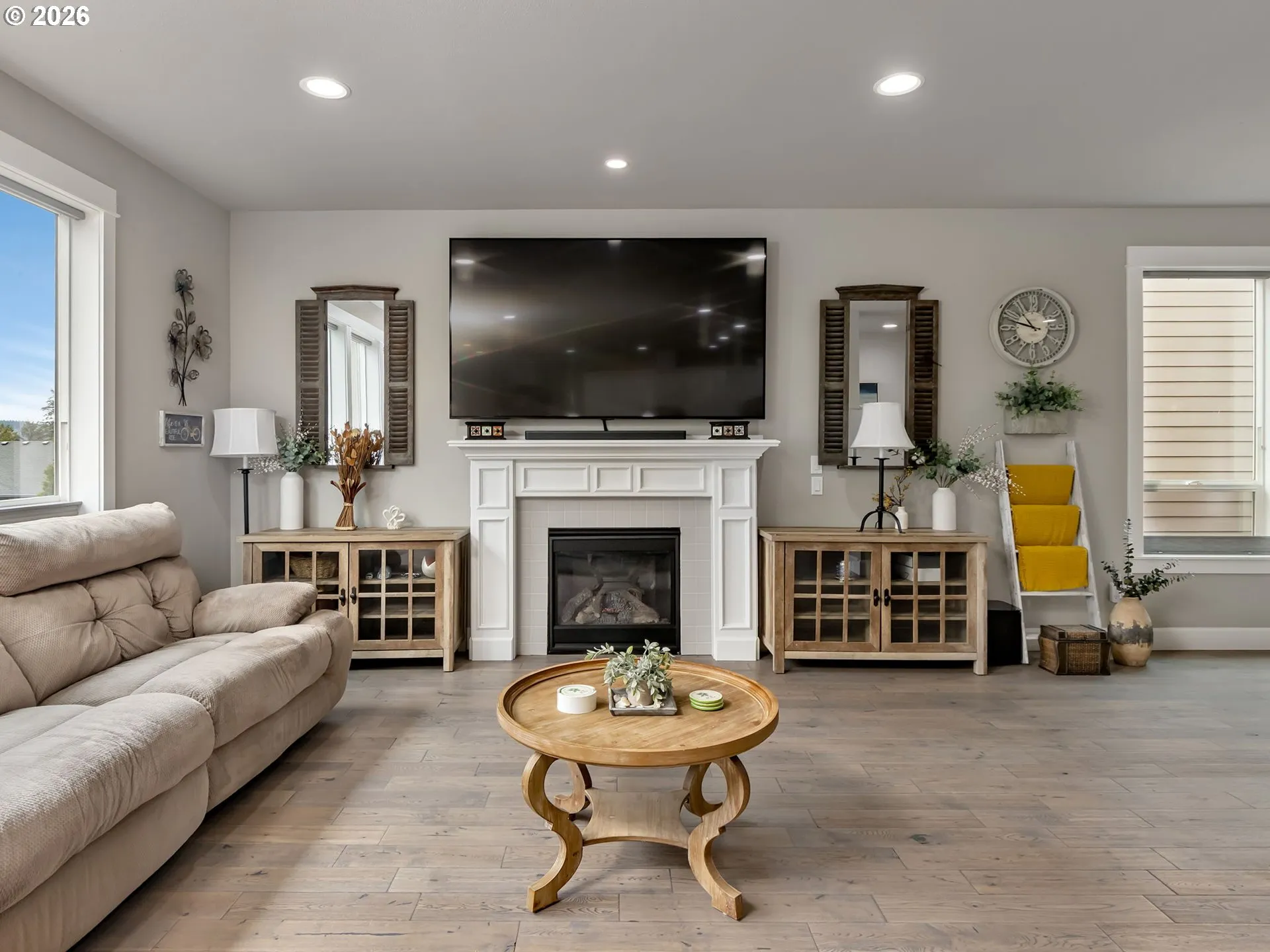 Living Room-Fireplace