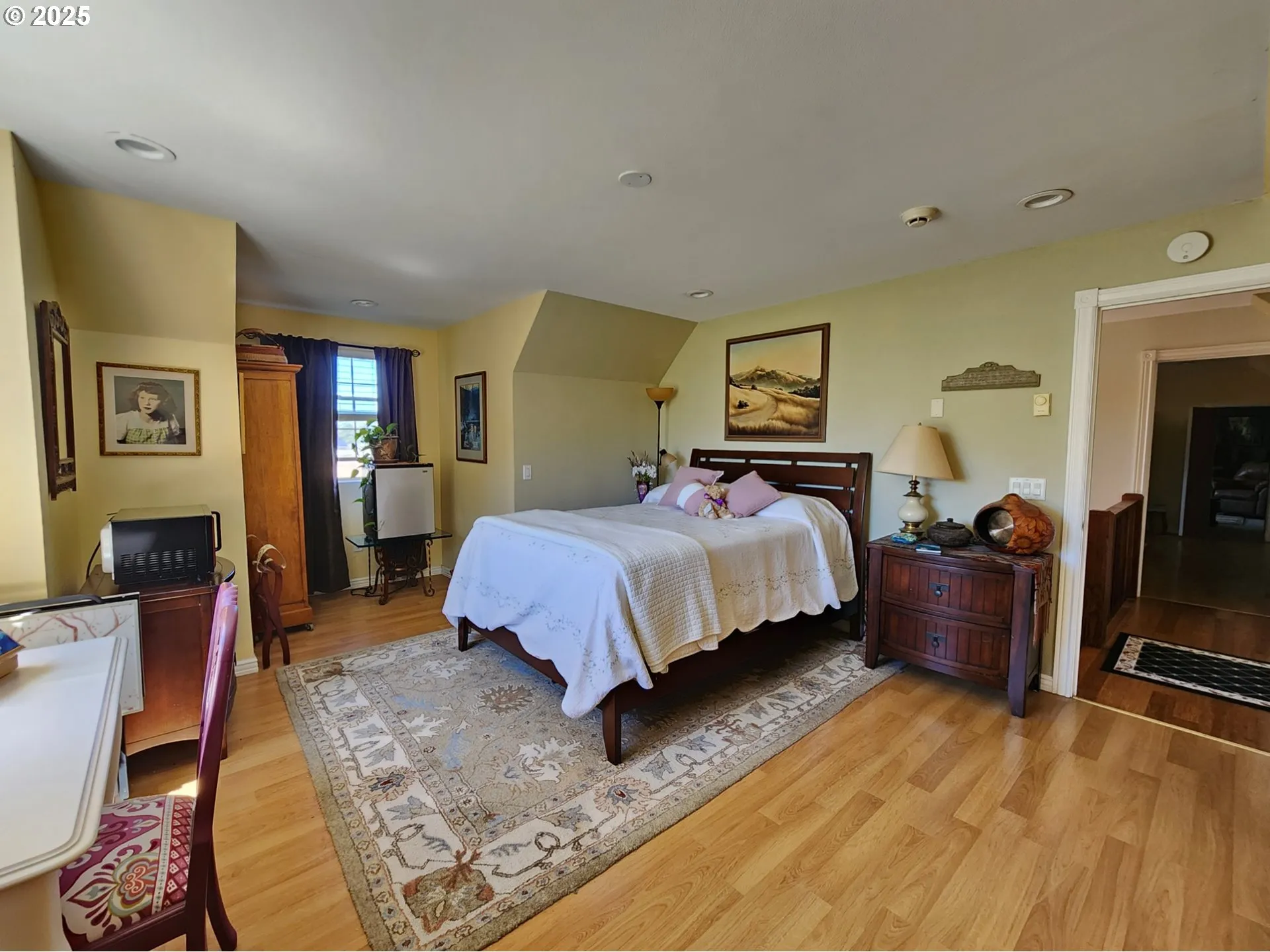 Bedroom-Upper