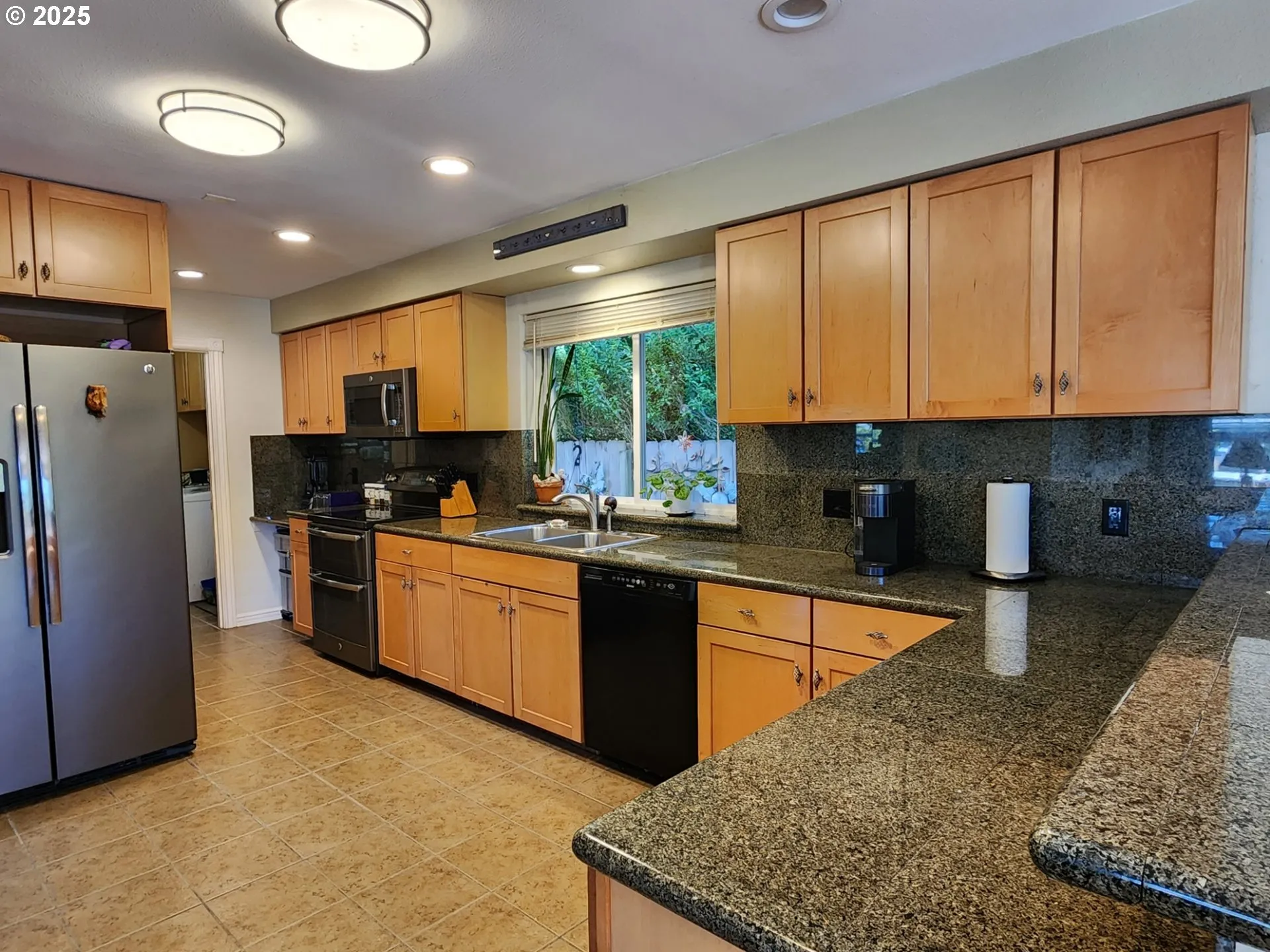 Kitchen-Breakfast Bar