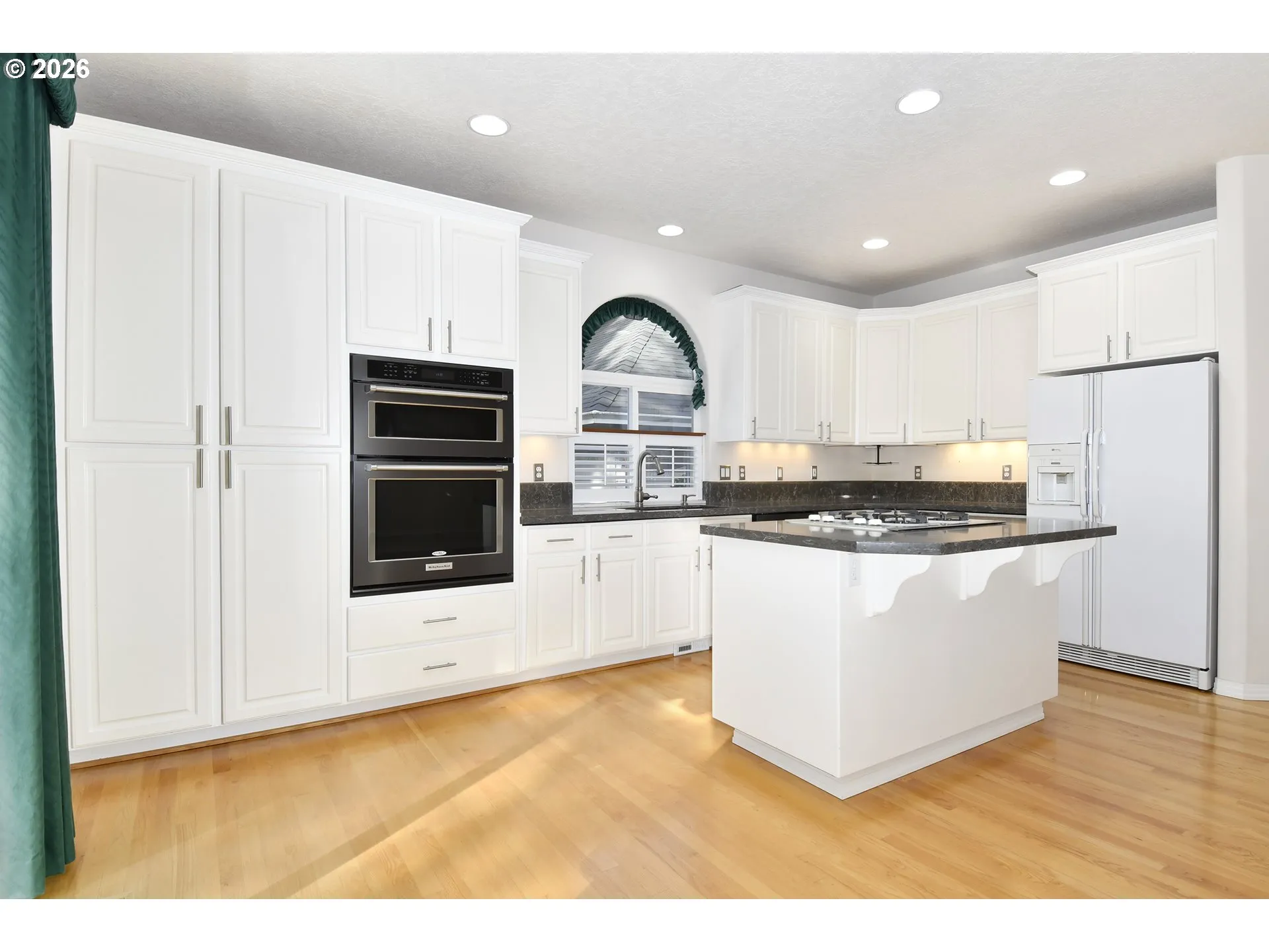 Kitchen-Cooking Island