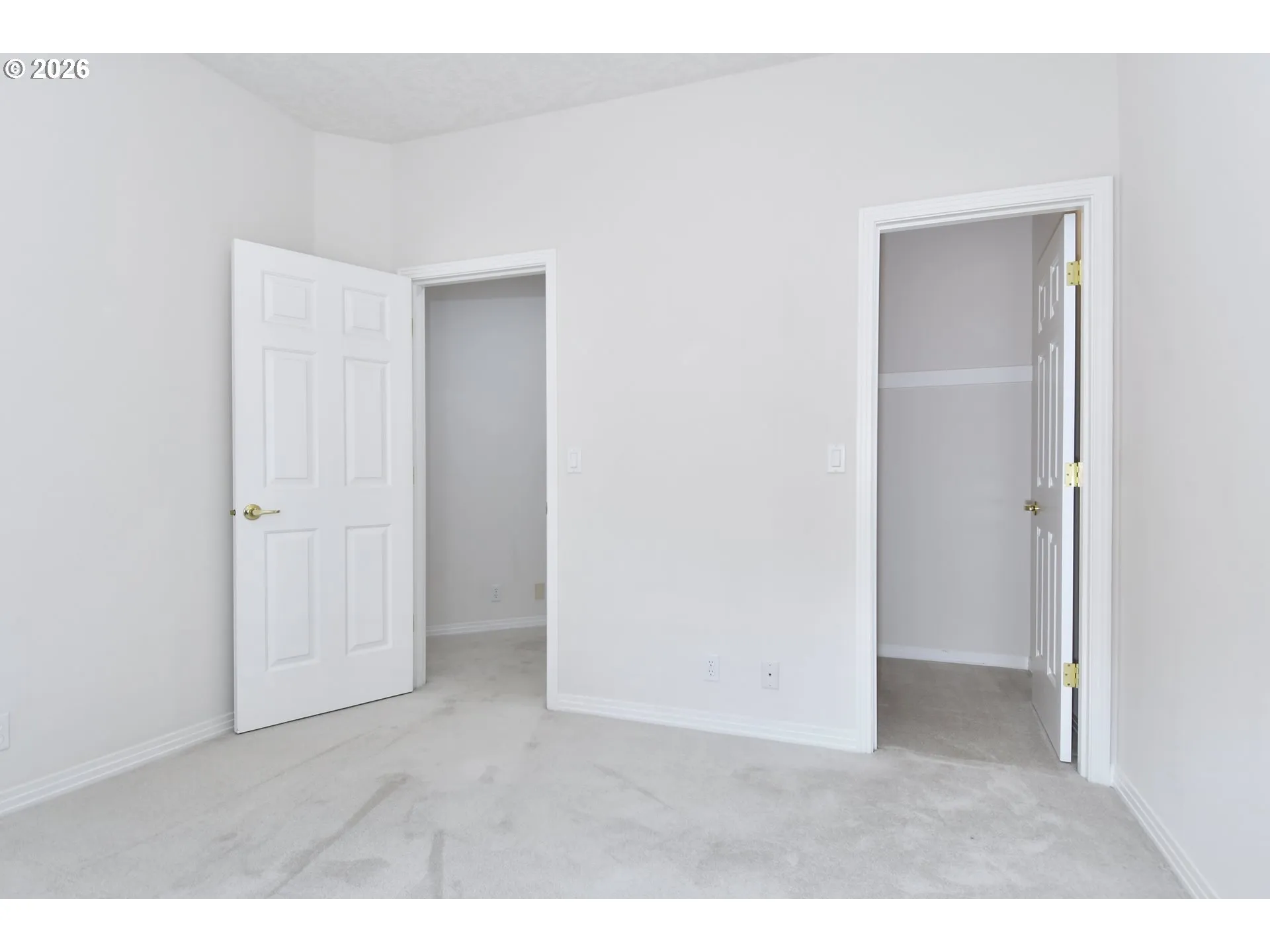 Bedroom-Walk-In Closet