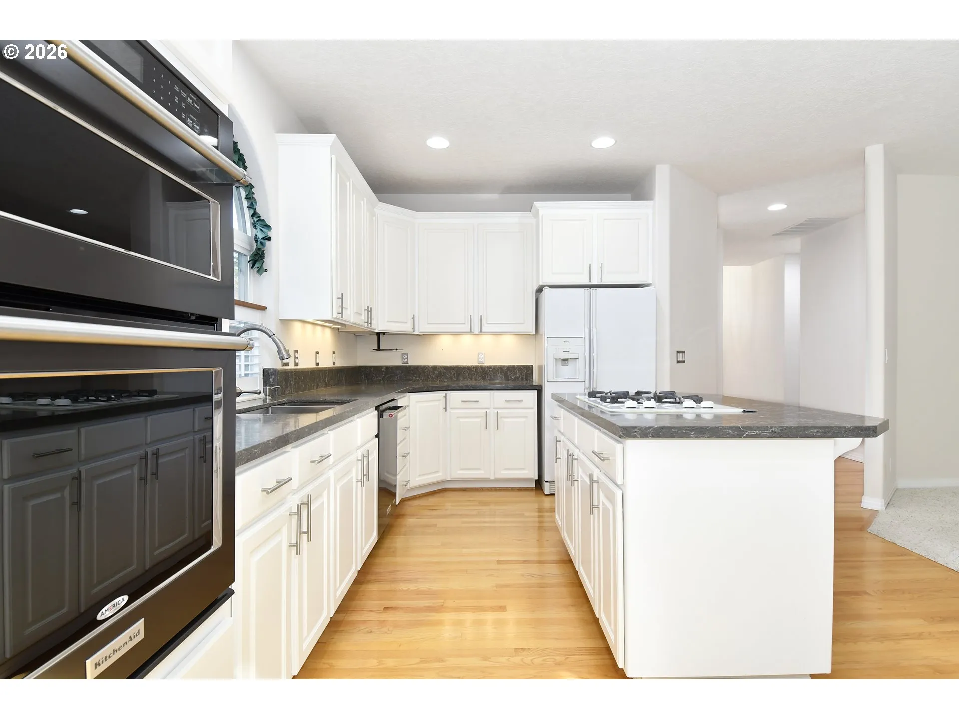 Kitchen-Cooking Island
