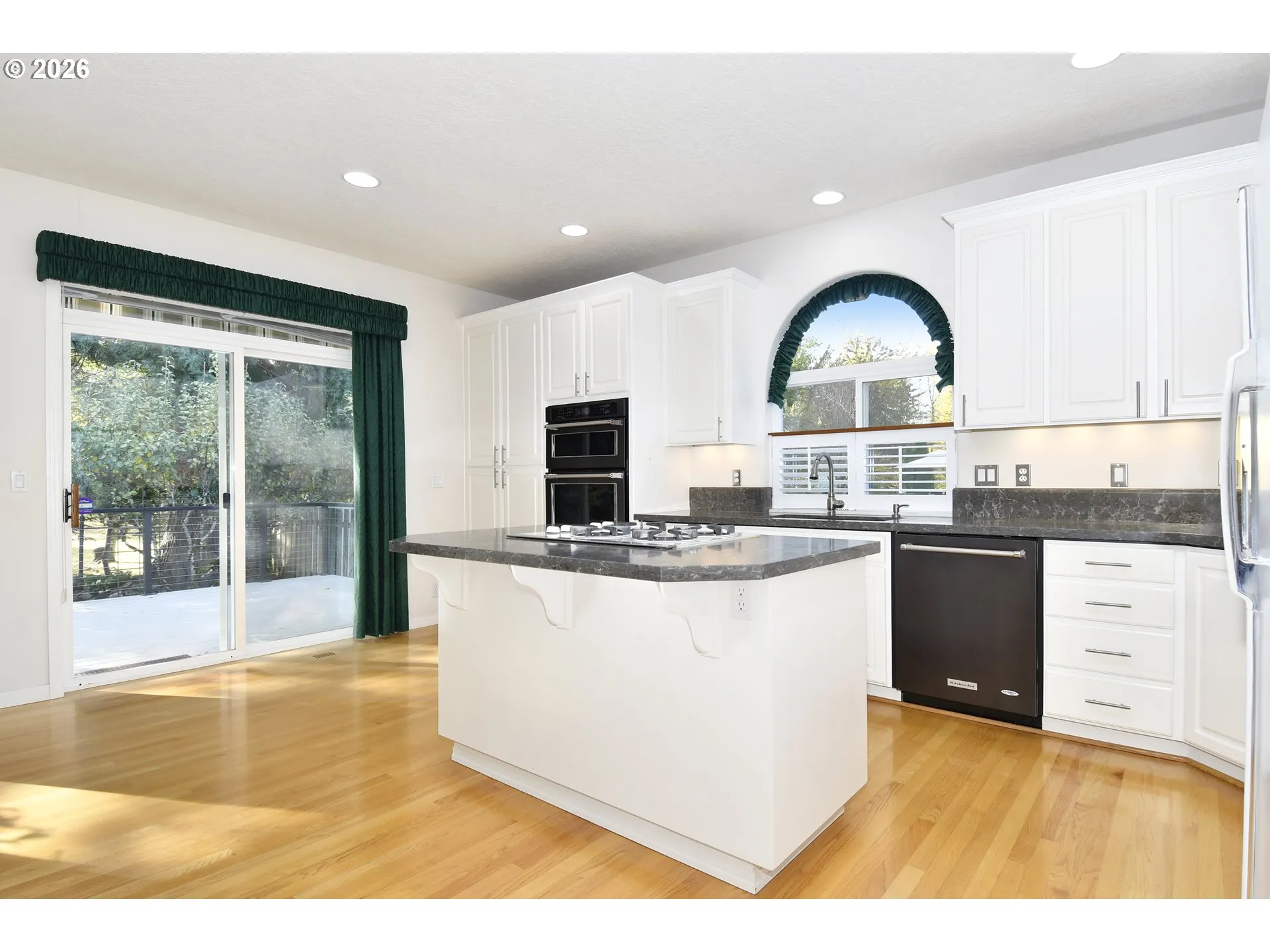 Kitchen-Cooking Island
