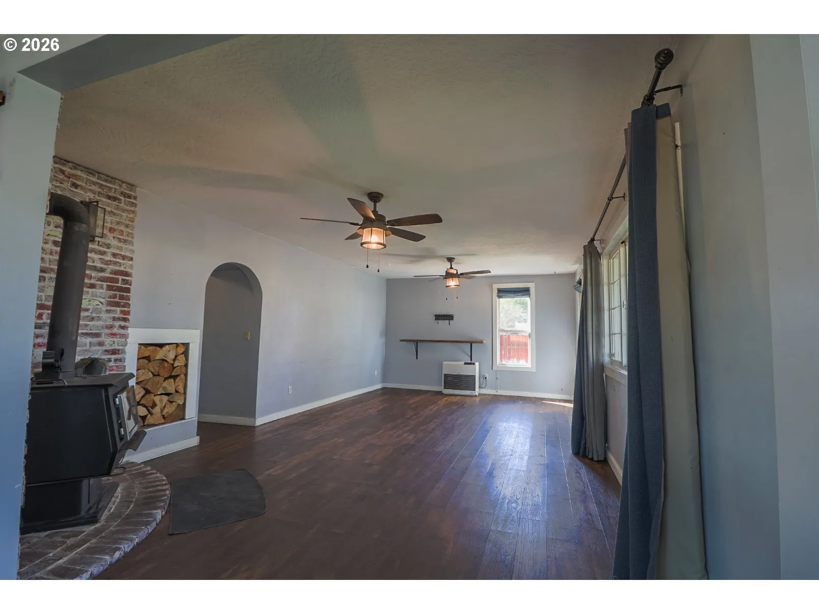 Living Room/Entrance