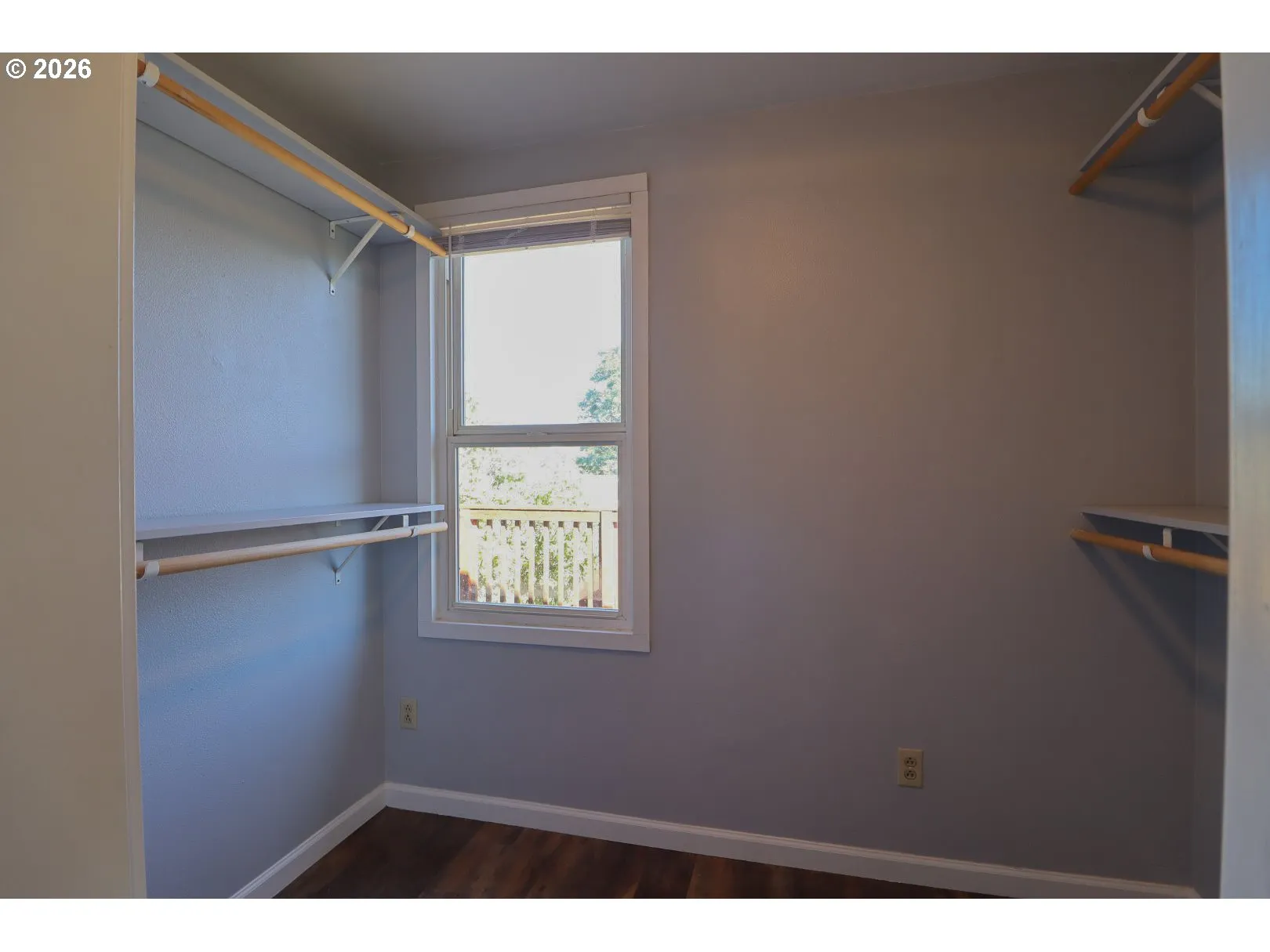 Bathroom, Attached-Walk-In Closet