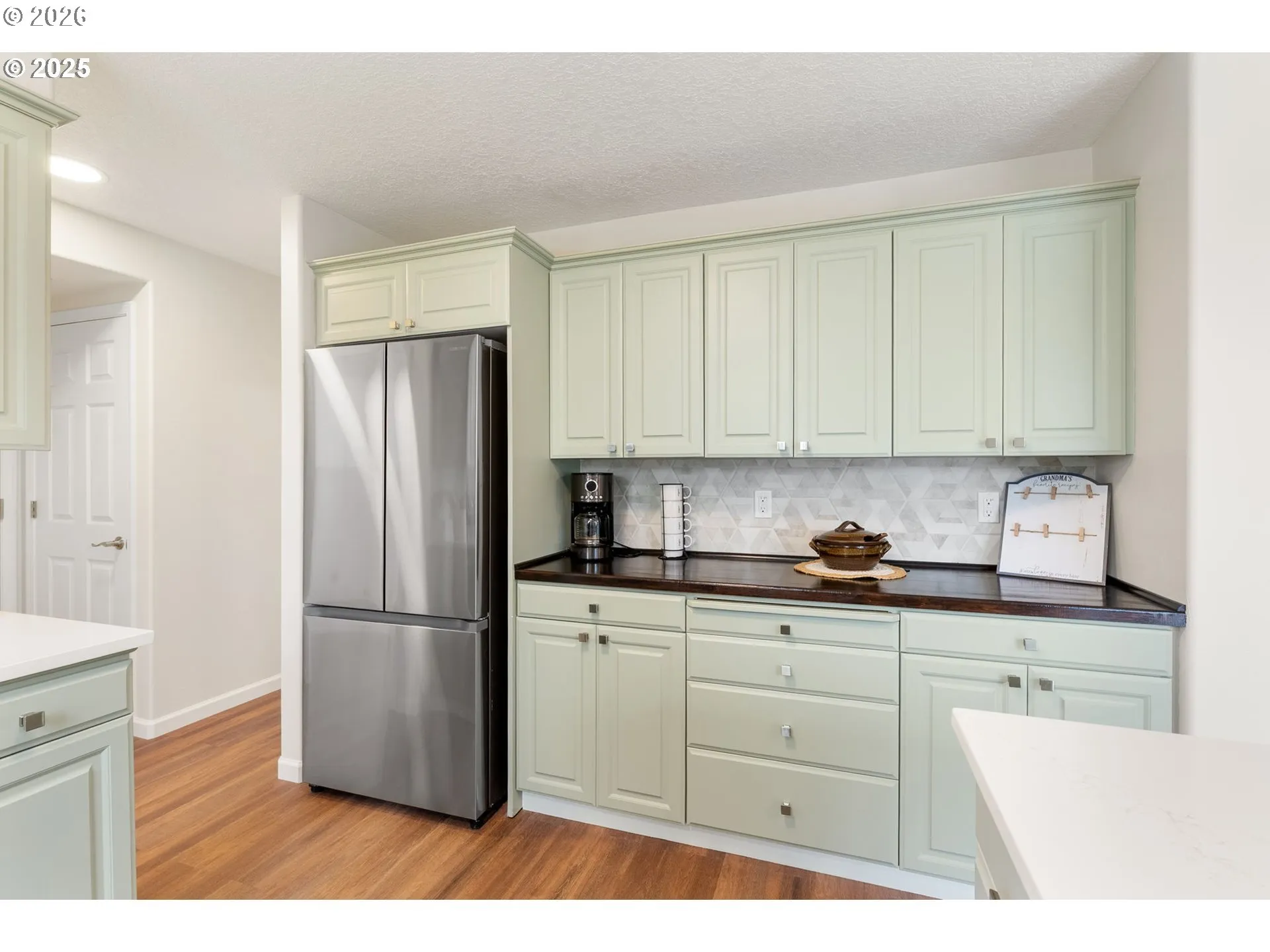 Kitchen-Breakfast Bar