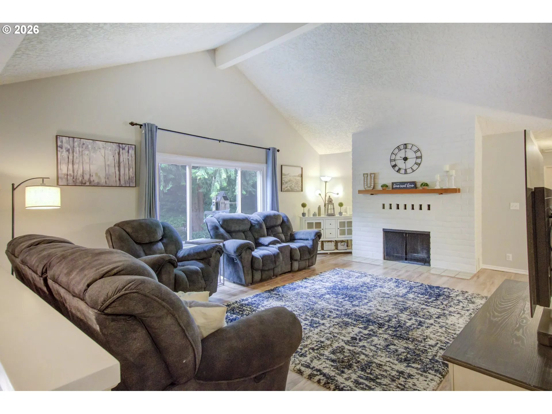 Living Room-Fireplace