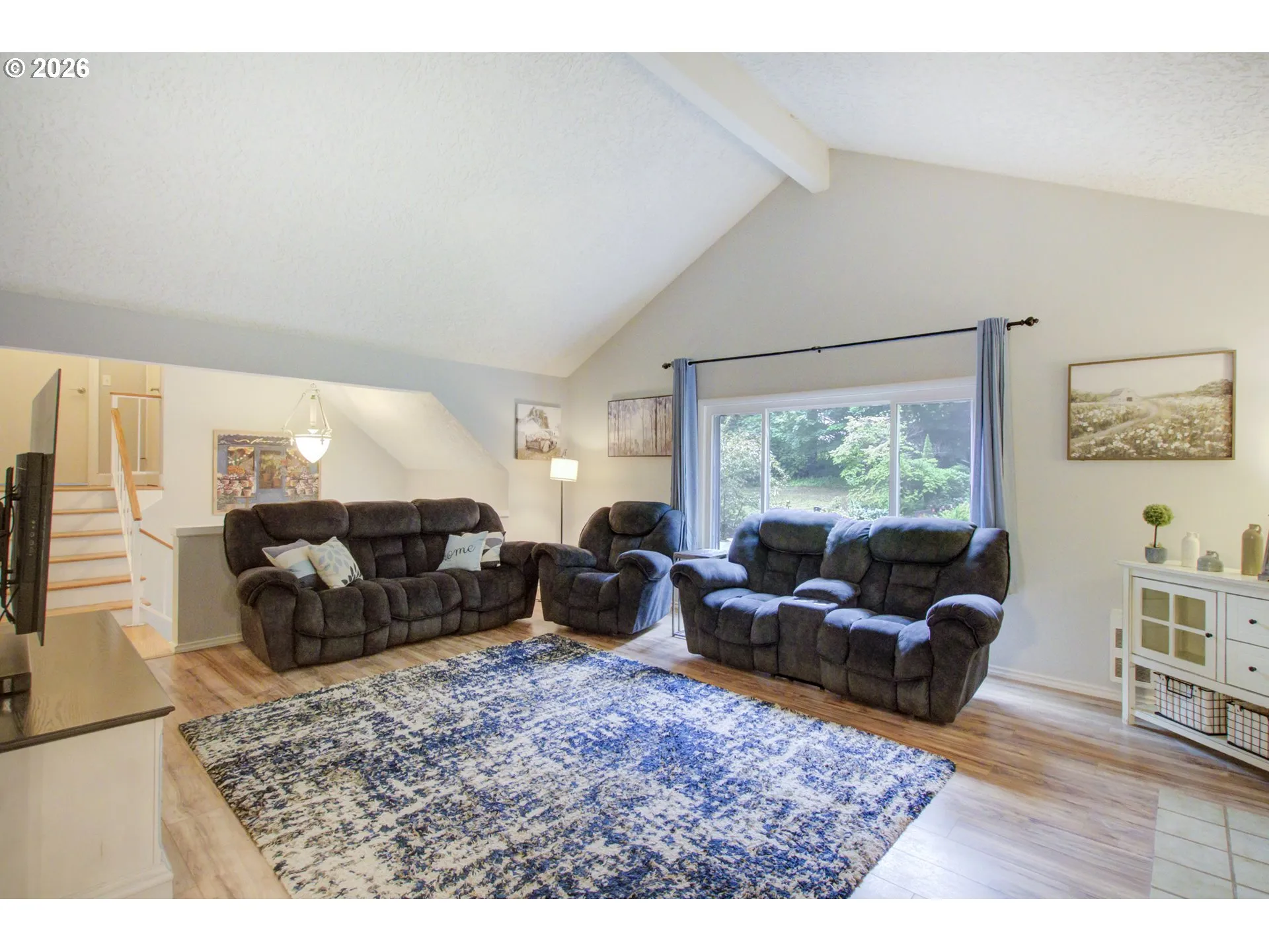 Living Room-Vaulted Ceilings