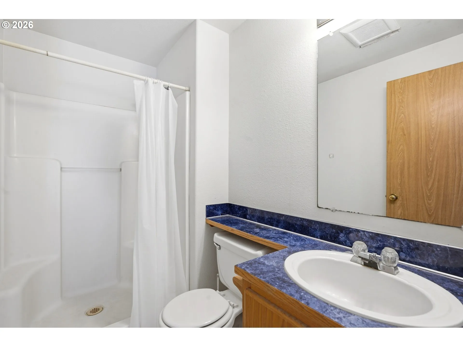 Bedroom-Full Bathroom