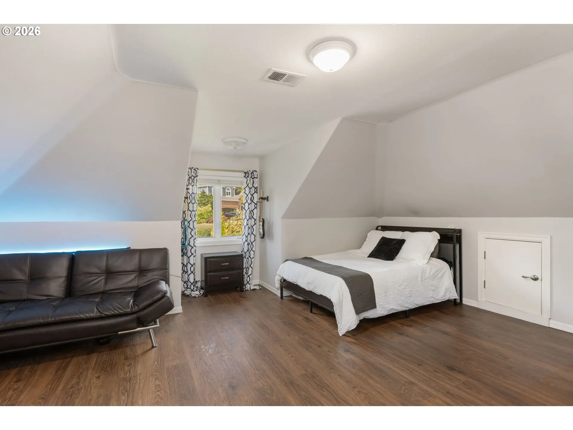 Bonus Room-Upper