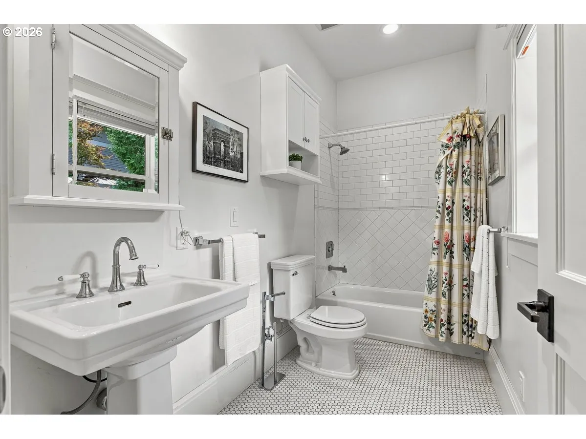 Bathroom, Attached-Main
