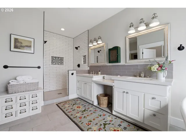 Bathroom-Walk in Shower