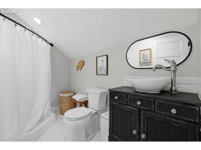 Bathroom-Upper