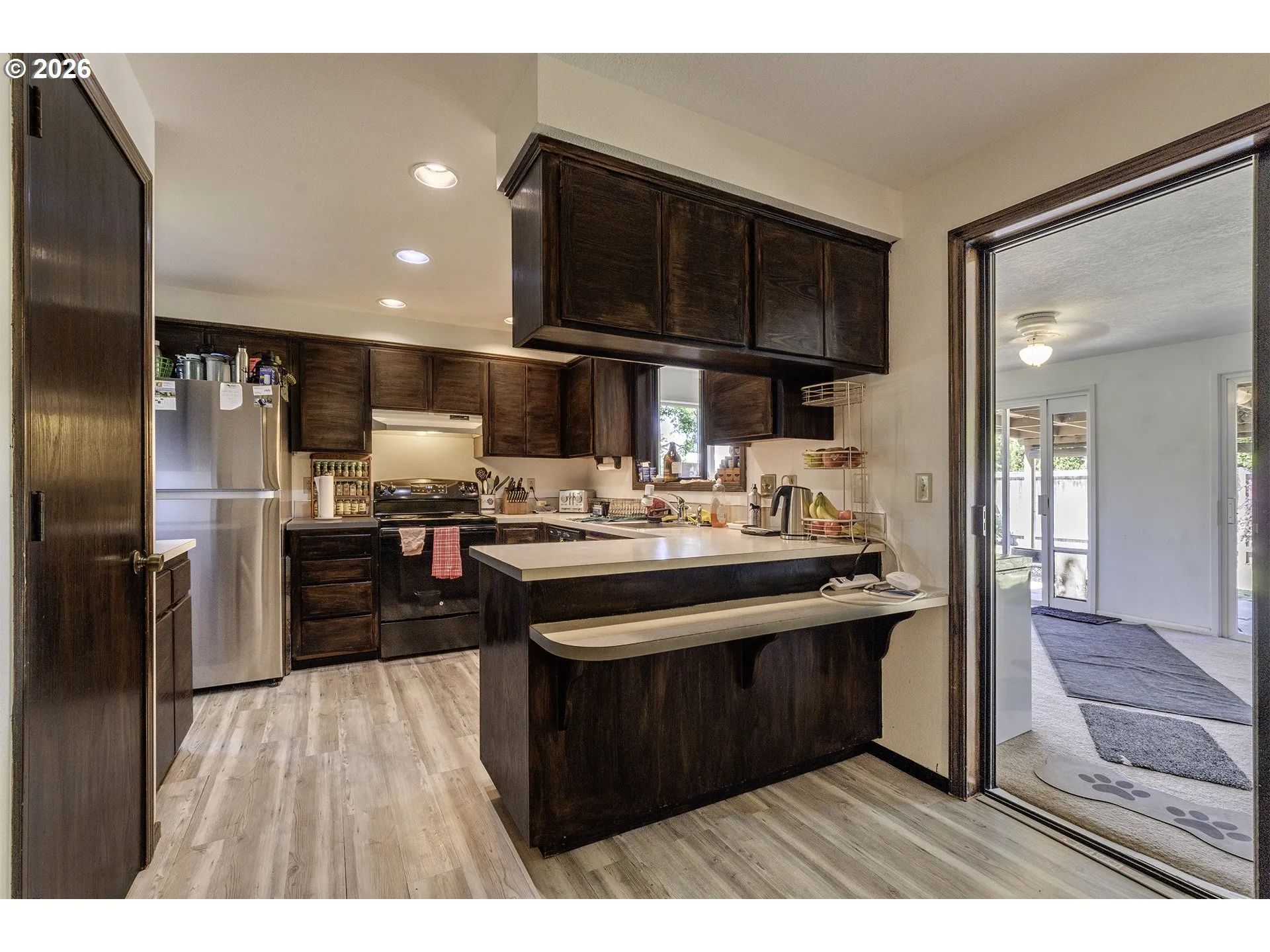 Kitchen-Breakfast Bar