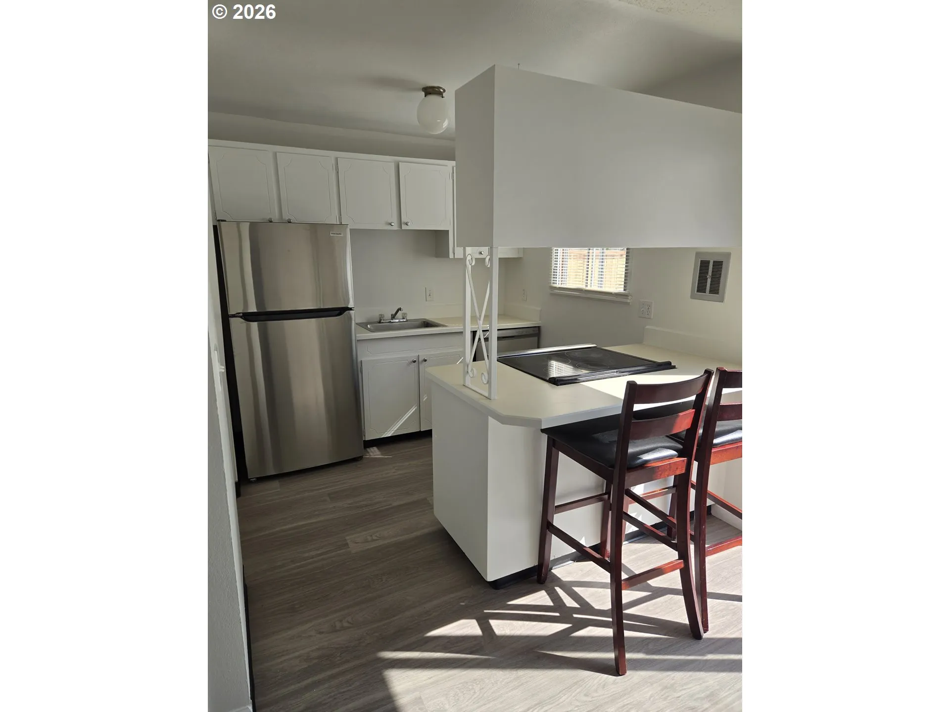 Kitchen-Breakfast Bar