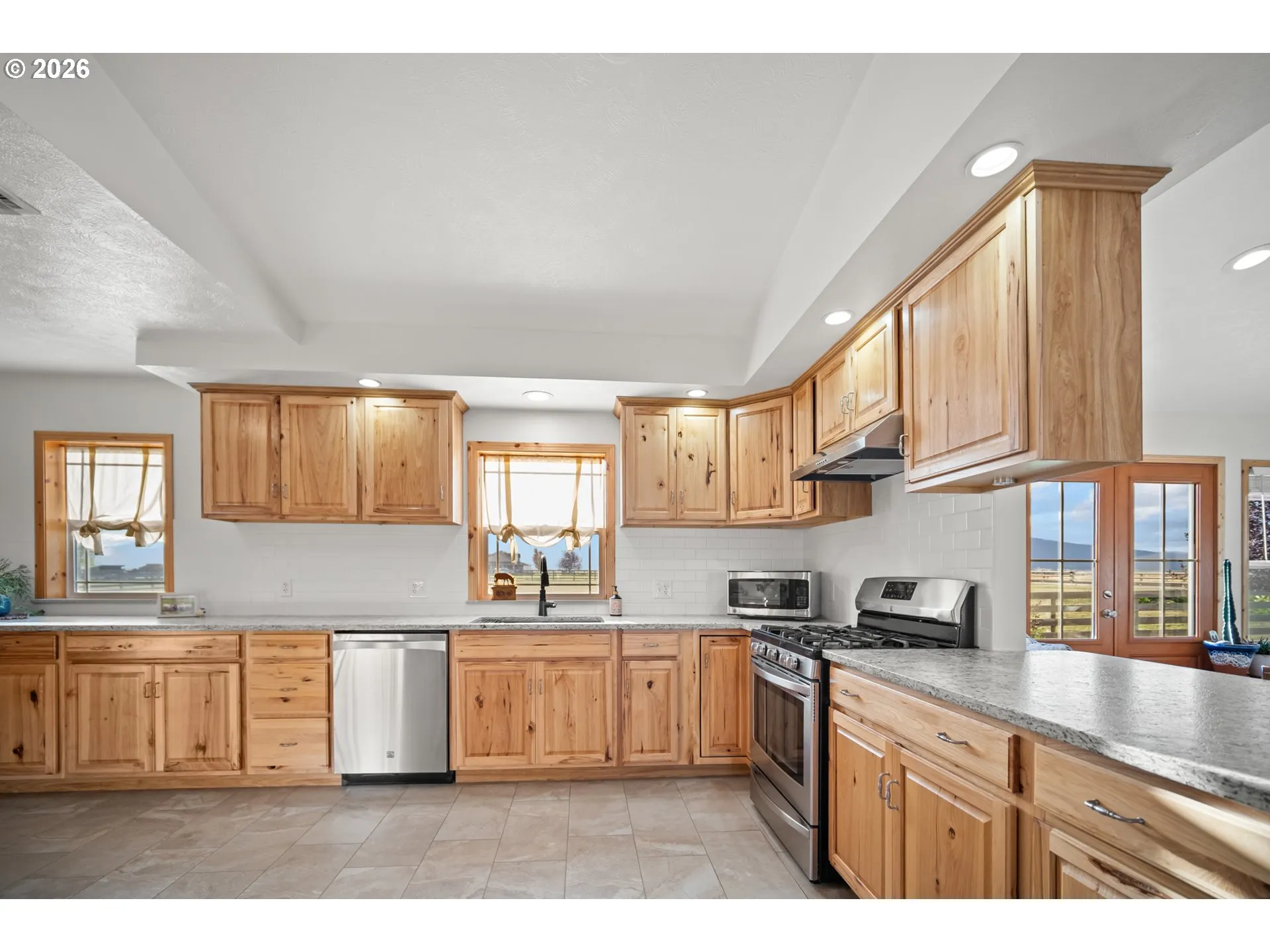 Kitchen-Breakfast Bar