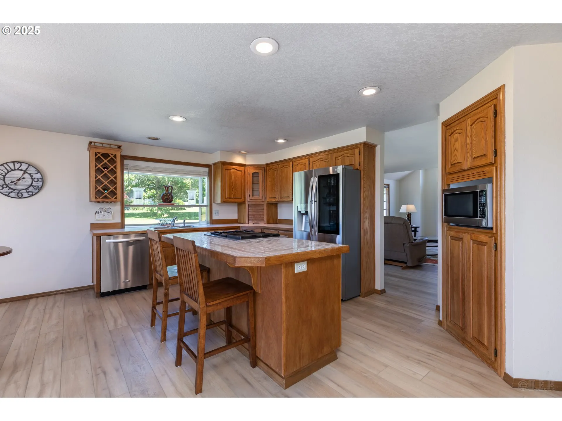 Kitchen-Breakfast Bar
