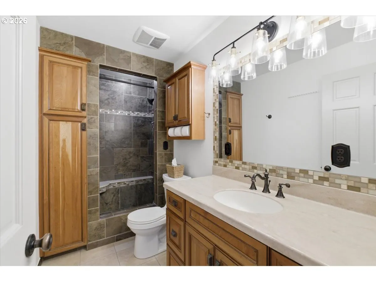 Bathroom-Walk in Shower