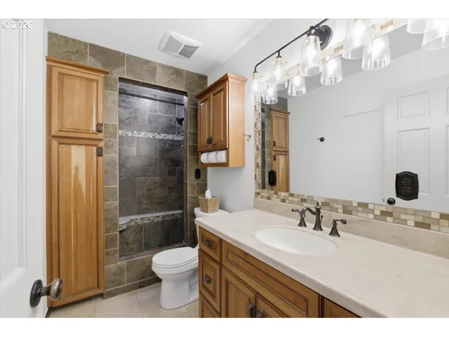 Bathroom-Walk in Shower