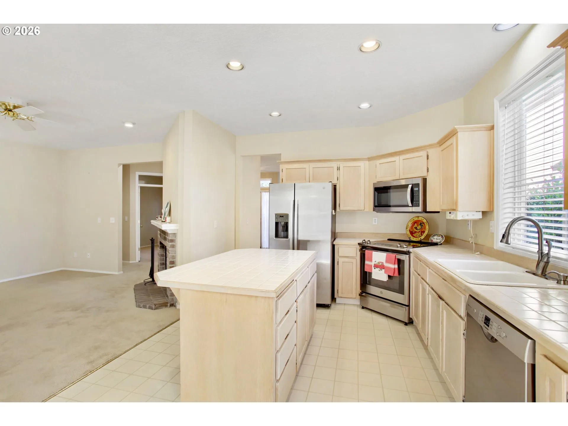 Kitchen/Family Room-Island