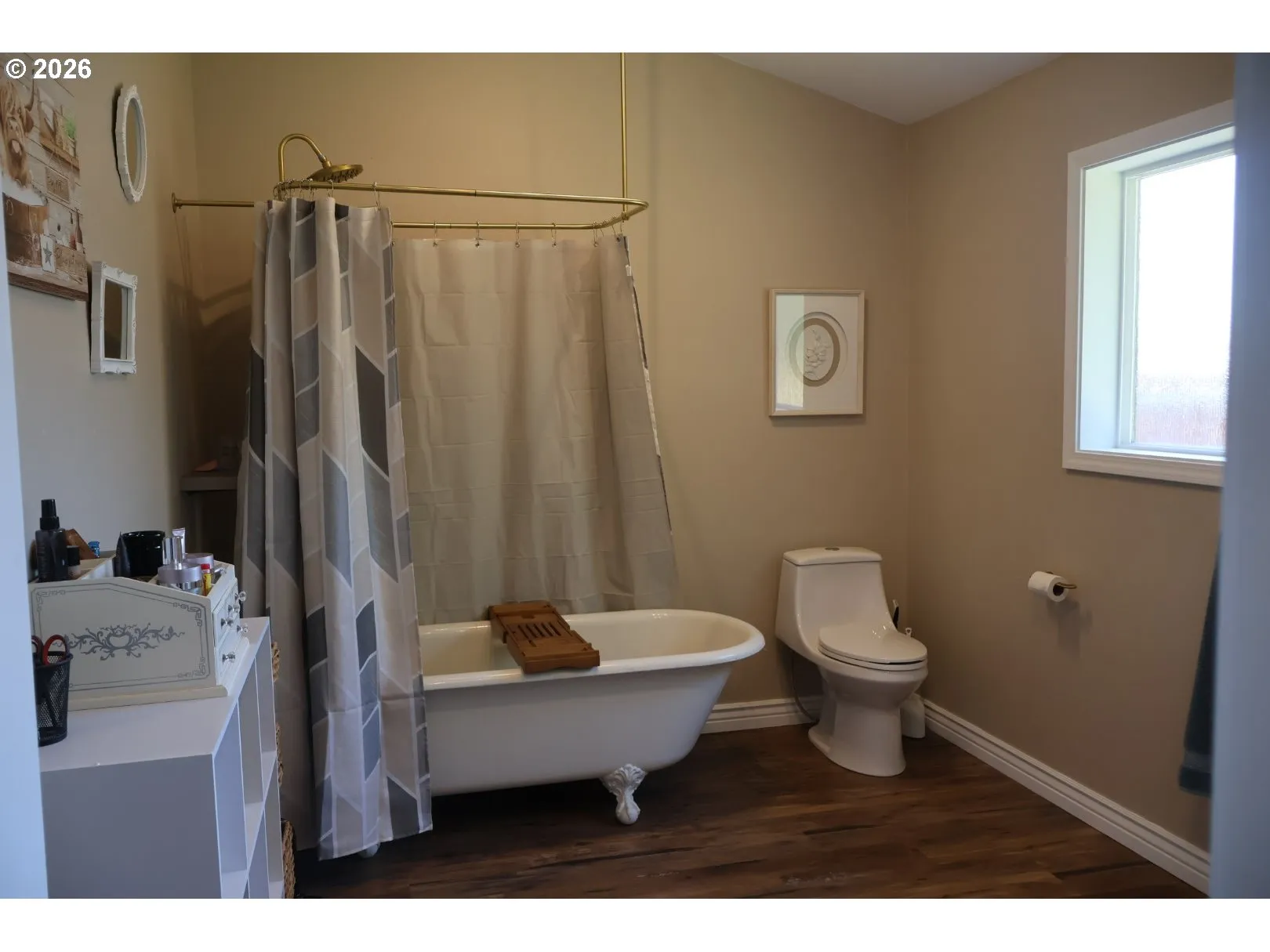 Primary Bedroom-Attached Bathroom