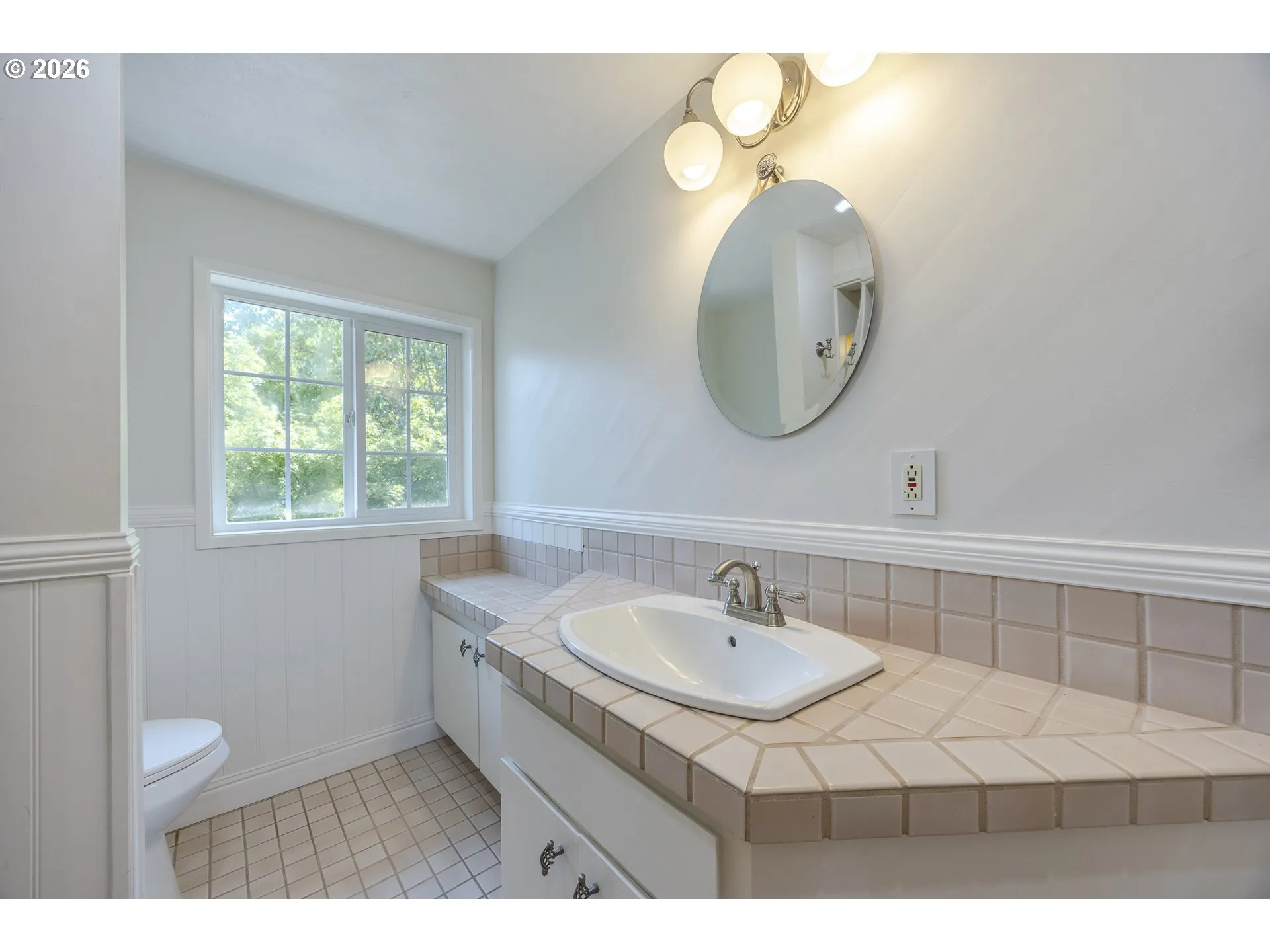 En Suite Bathroom-Upper