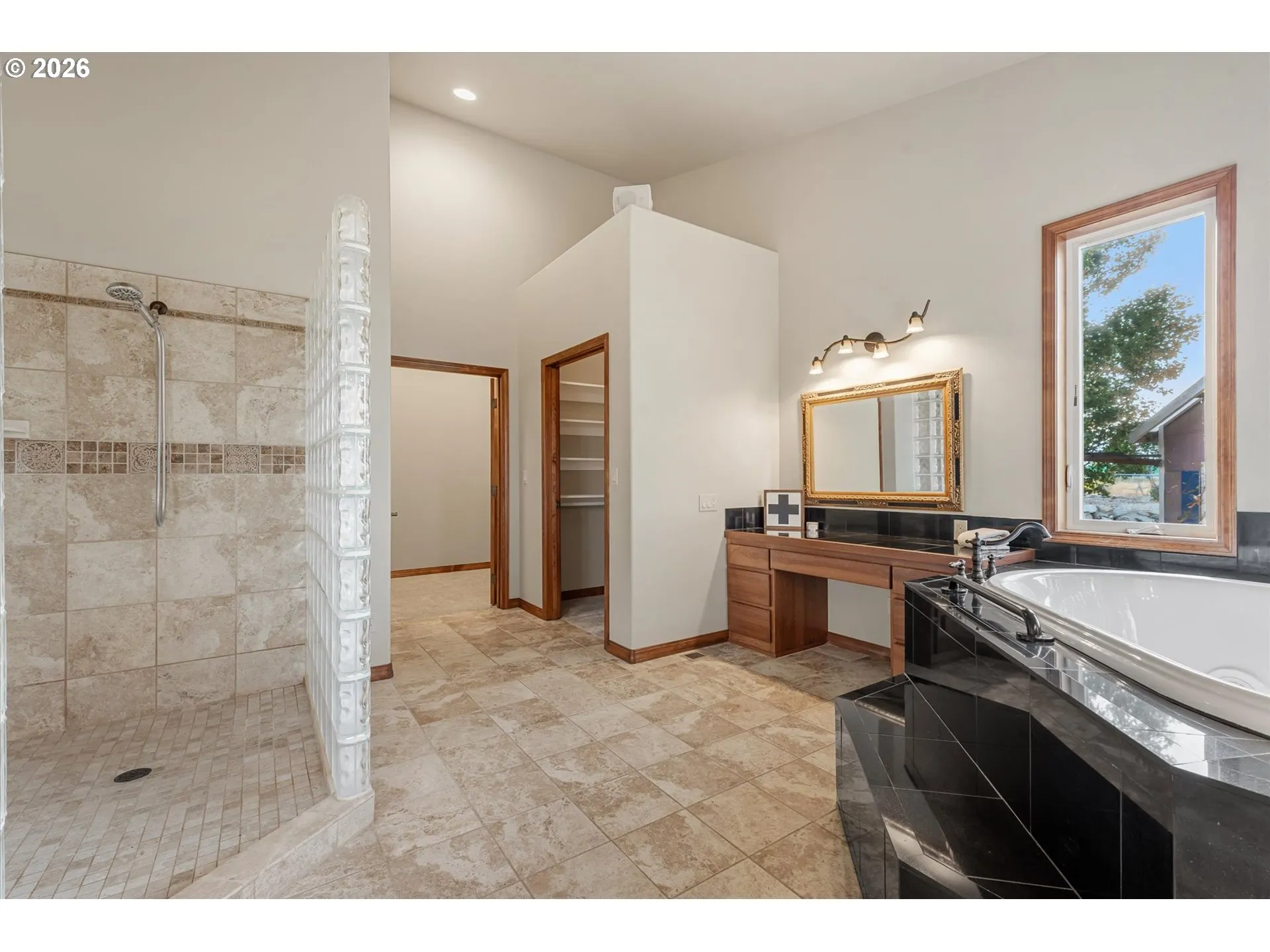 Bathroom-Walk in Shower