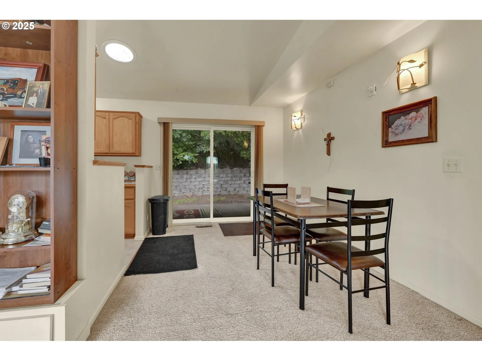 Dining Room-Vaulted Ceilings