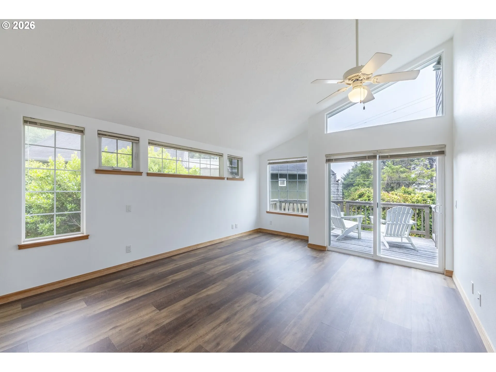 Bedroom, Primary-Vaulted Ceilings