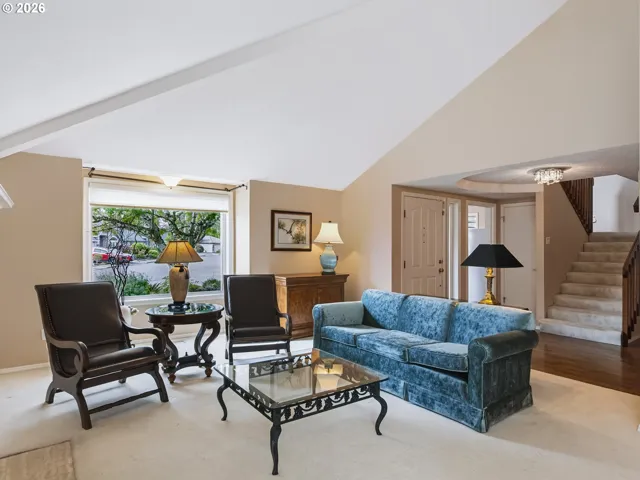 Living Room/Entrance