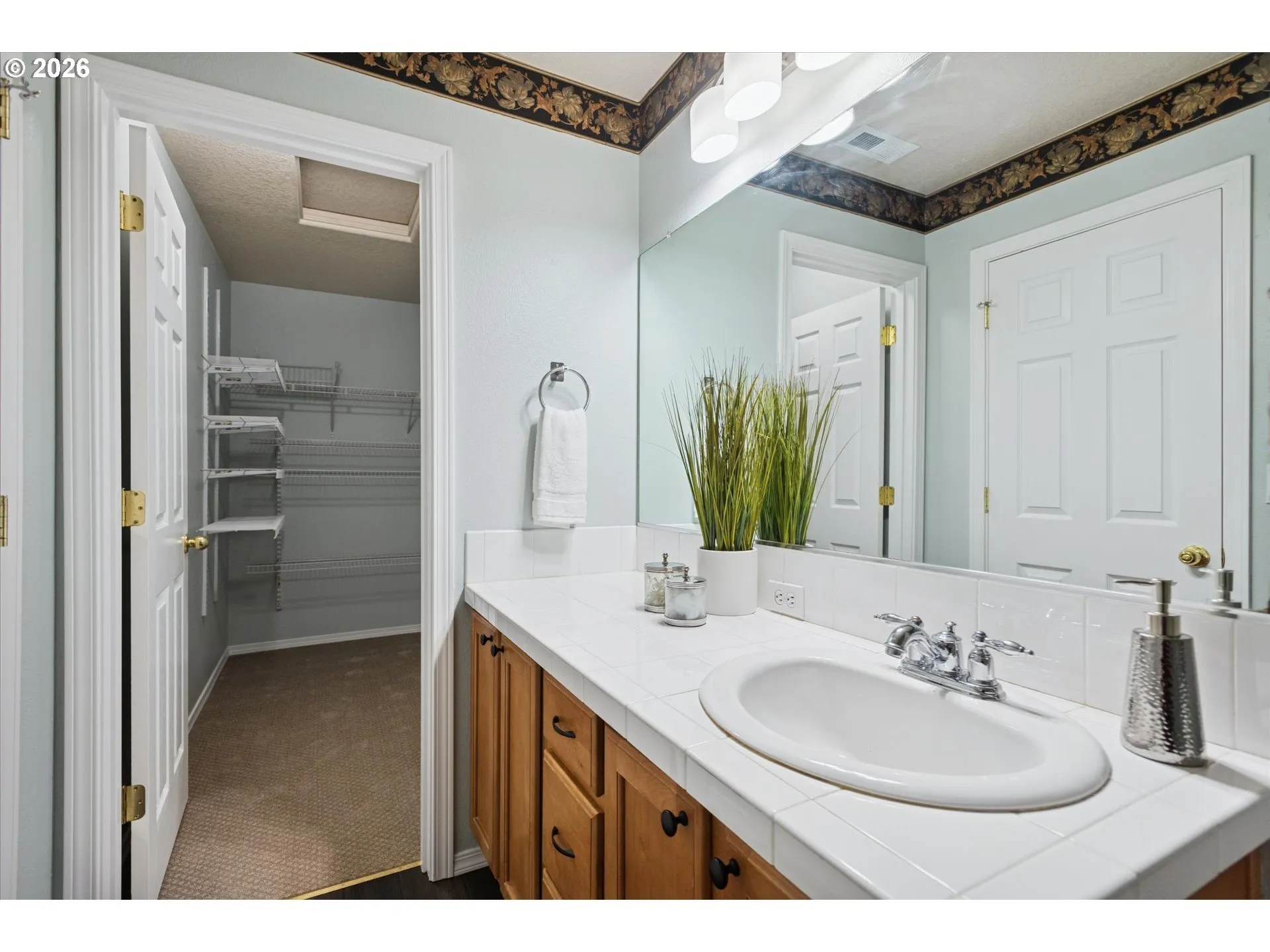 Bathroom, Attached-Walk-In Closet