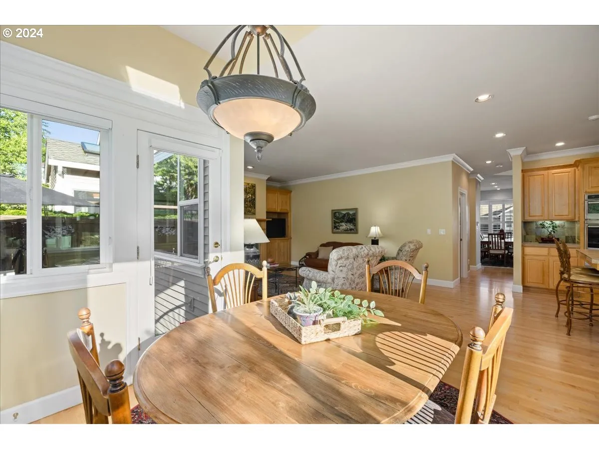 Kitchen-Eating Area