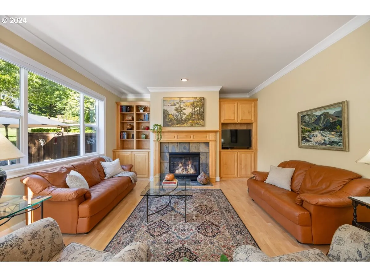 Living Room-Fireplace